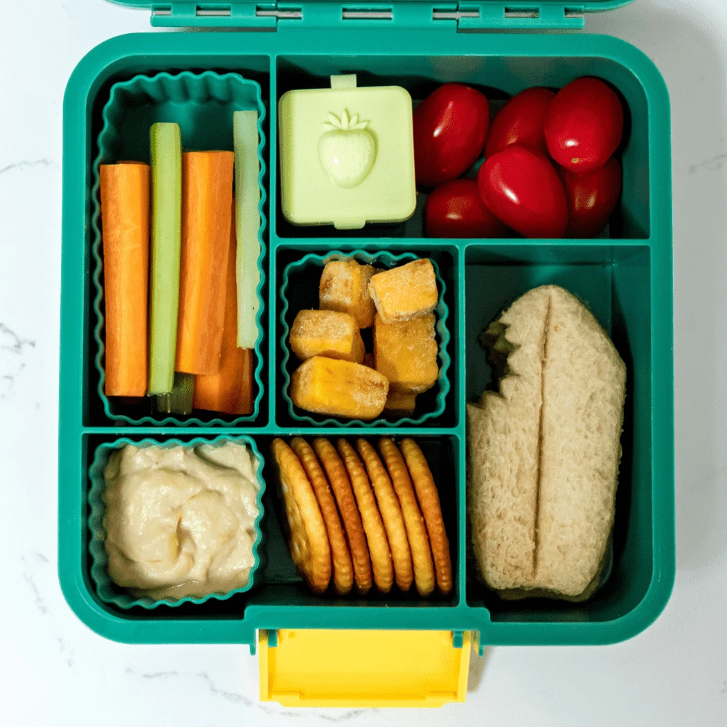 MONTII.CO Lunch Punch Sandwich Cutters | Shark 6 MONTII.CO Lunch Punch Sandwich Cutters | Shark - Image 4